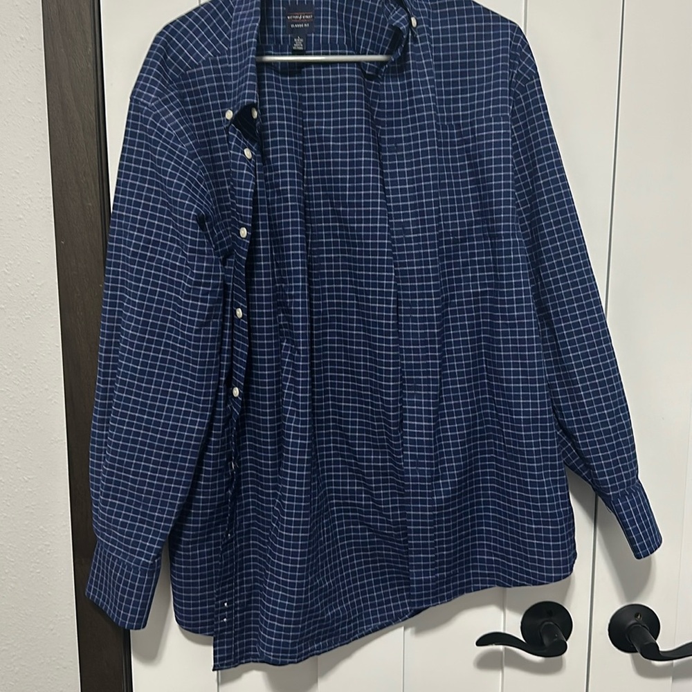 Classic fit men’s long sleeve button up